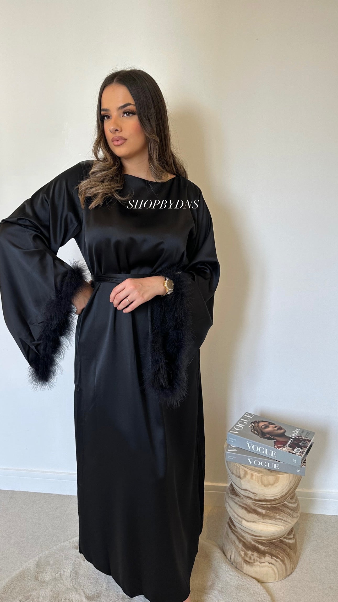 Robe satinée à plumes noir