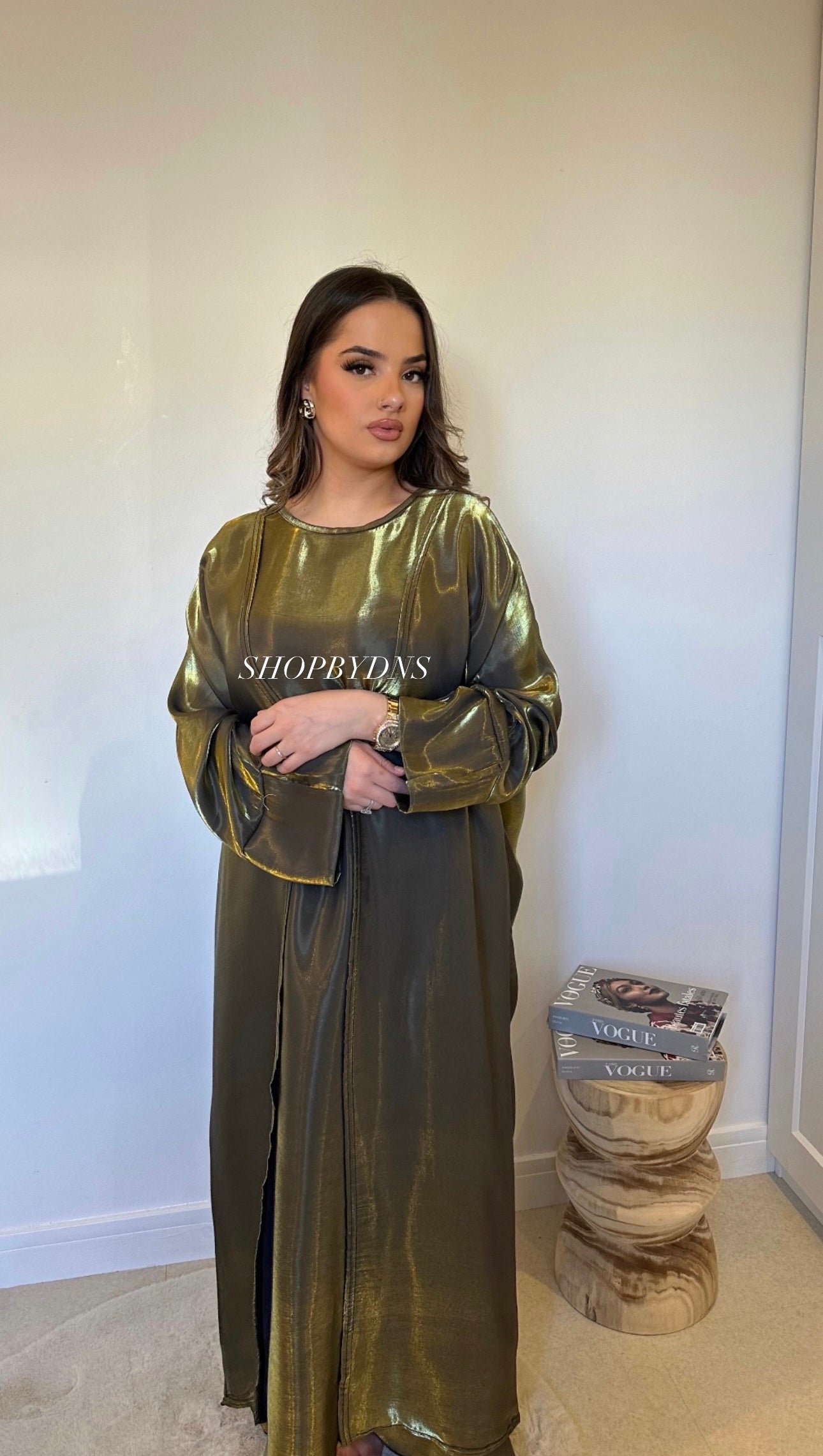 Kimono en satin vert foncé avec une sous-robe