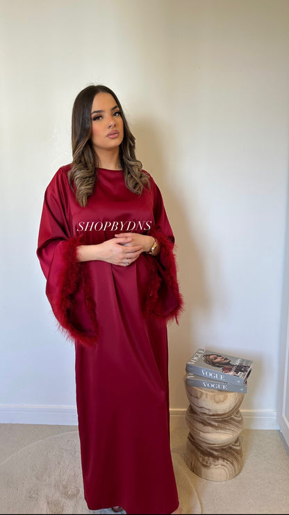 Robe bordeaux satinée avec ceinture