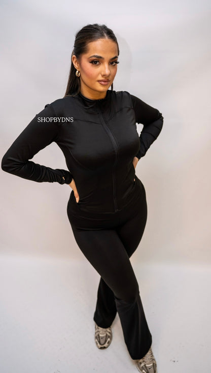 Ensemble de sport veste gainante et pantalon évasé noire