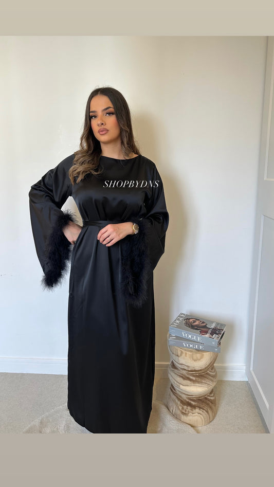 Robe satinée à plumes noir